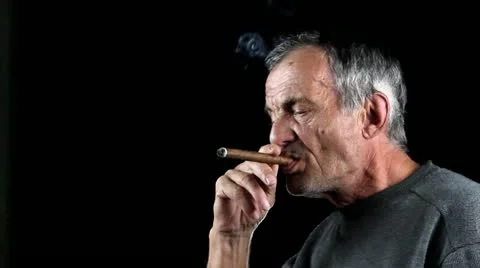 Man smokes Stockbeeldmateriaal 12253272