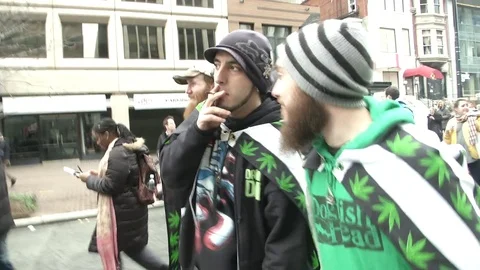 Man Smokes Joint During March Pro-Marijuana Inaugural Protest 스톡 동영상 71808053