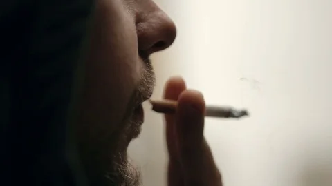 Man smoking a cigarette Vidéo 82444555
