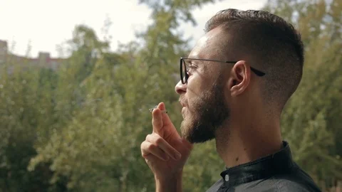 Man smoking a joint Video stock 95039208