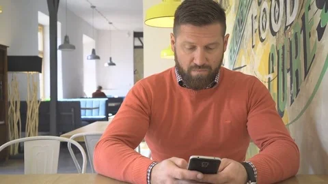 Man sms typing, writing, using app on smartphone, in pub, cafe, steadicam 库存影片 73227160