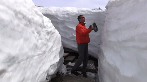 Man with a snow shovel Video stock 31332115