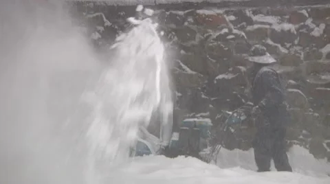 Man snowblowing Vidéo 8679203