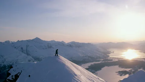A man snowboarding down a remote mountain in coastal Alaska Video stock 230930392