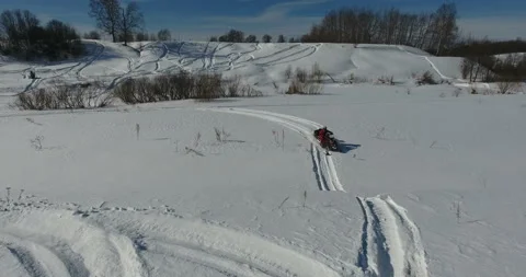 Man on snowmobile in winter mountain Vídeo Stock 87938292