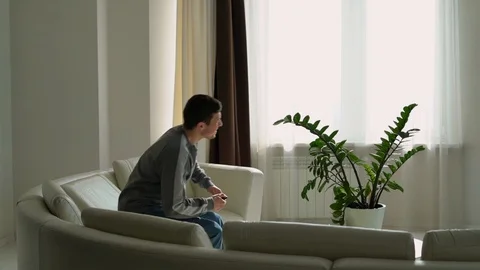 Man Sofa TV 库存影片 106202500