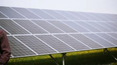 Man at solar power station Video stock 3035800