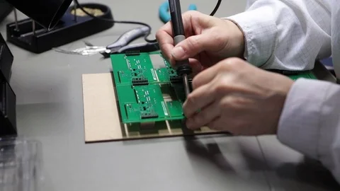 Man soldering the electronic device in the StarLine company. 스톡 동영상 72193422