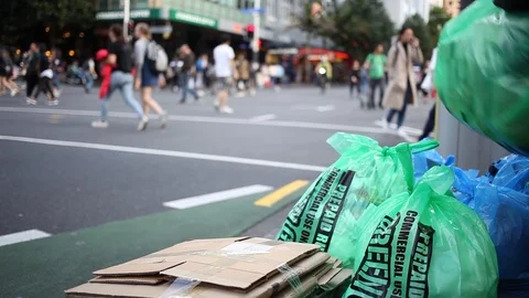 Man sorting Trash 스톡 동영상 105980507