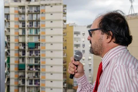 Man speaking into microphone Foto stock