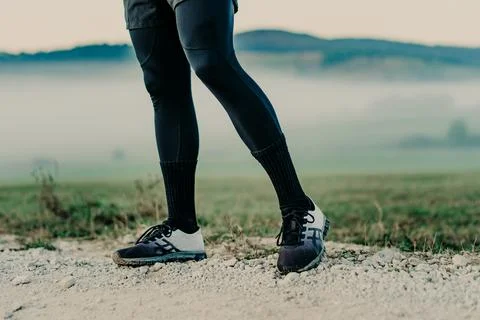 Man with sport shoes and compression tights training outdoor Foto stock