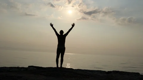 Man with spread arms at the ocean Video stock 112164911