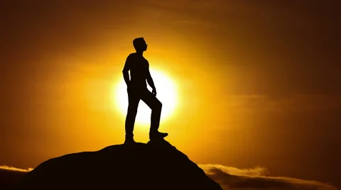 The man stand on a cliff on the background of sunset. Real time capture Video stock 61273853