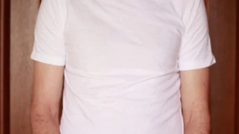 Man standing with crossed hands Vídeos de archivo 79342961