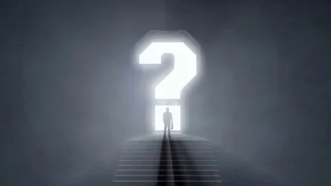 Man standing in the front of a giant glowing question mark at the top of stairs 库存影片 80316134