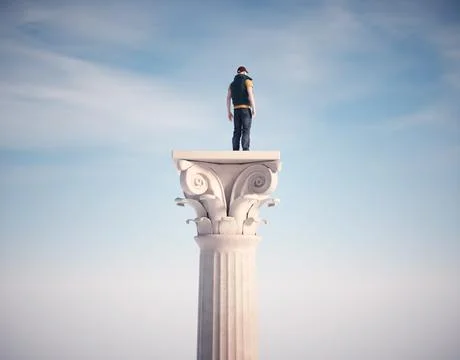 Man standing on a Roman column. Illustrazione stock