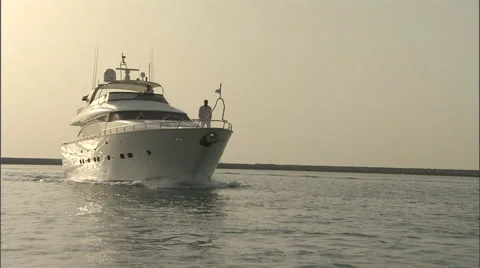 A man stands on a sailing boat. Video stock 46866560
