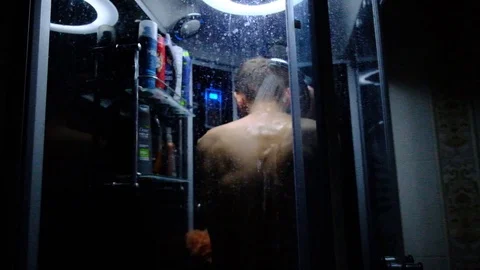 A man stands in the shower Video stock 107615342