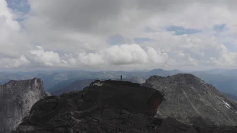 A man stands on top of a mountain. Video stock 92041864