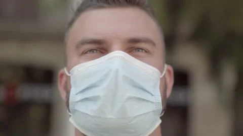 Man staring at the city with a protective face mask on Video stock 140107149
