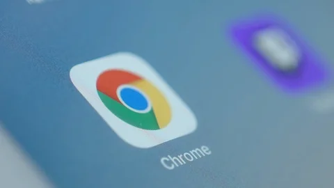 Man Starting Chrome App On Tablet PC Vídeos de archivo 123046408