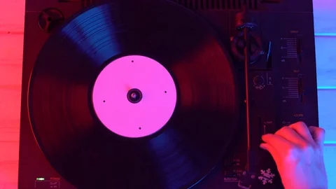 A man starting a retro record player, lay down the stylus and listen to music Stock Footage 69846392