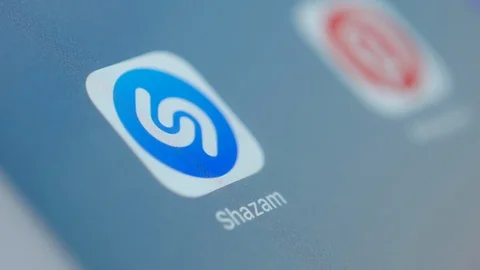Man Starting Shazam App On Tablet PC 스톡 동영상 123046403