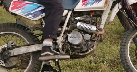 A man starts an enduro motorcycle Stock Footage 232014384