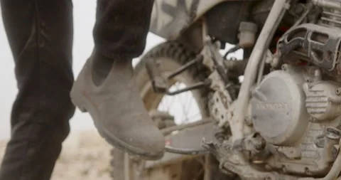 A man starts an enduro motorcycle Video stock 232137861