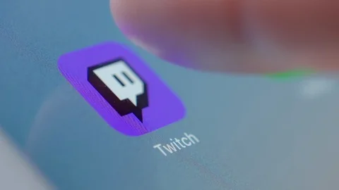 Man Starts Using Twitch App On Tablet PC Vídeo Stock 123046332