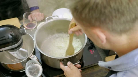 The man stewing in the pan chopped onion at cooking master class. 4K Stock-Footage 91500958