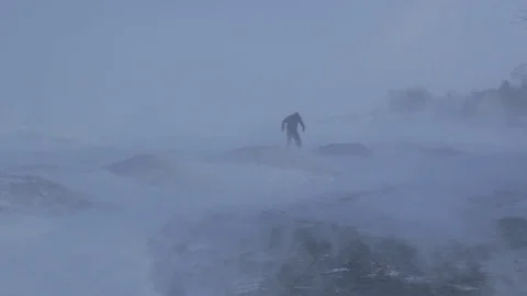 Man-In-Storm 動画素材 114325759