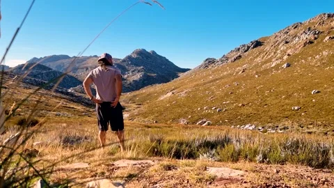 Man stretching and Looking at beautiful mountain view 動画素材 195945152