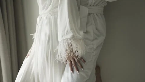 A man strokes a womans hand while wearing white coats 库存影片 328182335