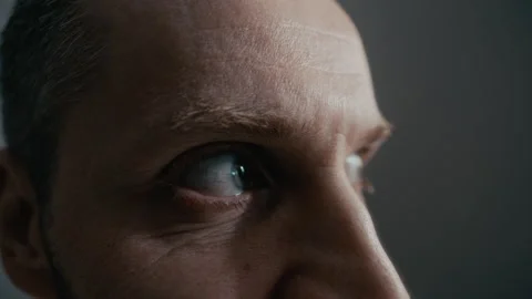 Man Suffering from Mental Illness with Paranoid Darting Eyes Vídeos de archivo 336661685