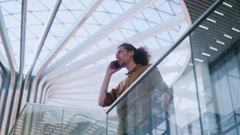 Man in Suit Speaking on Smartphone While on Terminal Stairs 库存影片 334566722