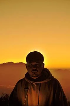 Man &amp; Sunset in Mountain 스톡 사진