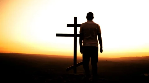 Man at sunset in the mountains goes to a religious cross Vídeo Stock 108188769