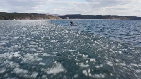 Man on supboard rowing intensely Stock Footage 191360328