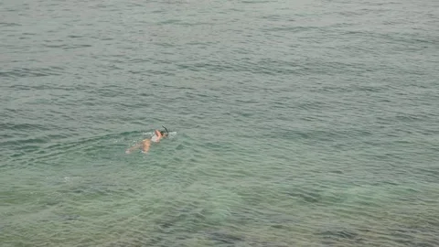 Man swims in the sea Stock-Footage 256316200