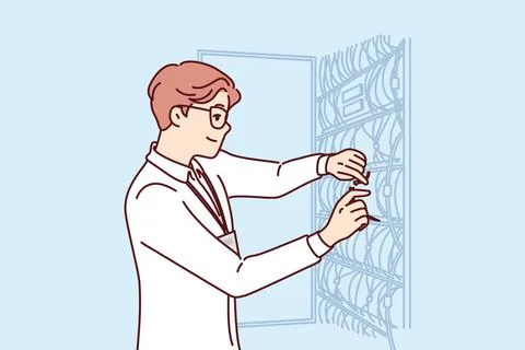 Man-System-Administrator erstellt Server-Geräte und verbindet Kabel an Sch.. Stock Photos