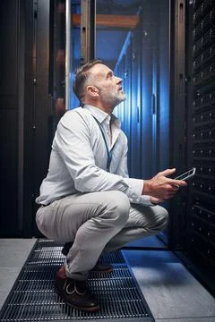 Man, tablet and system inspection in server room for cybersecurity, maintenance Foto stock