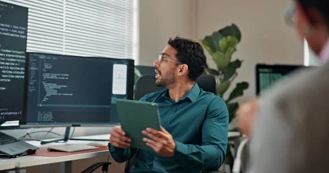Man, tablet and training for coding in office, programming and computer screen Vidéo 346953651