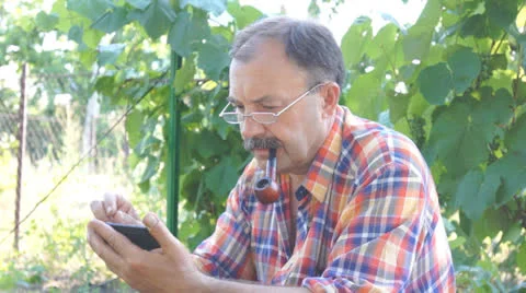 Man with tablet computer Stockbeeldmateriaal 25605416