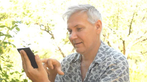 Man with tablet computer Stock-Footage 25828705