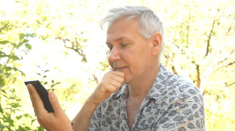 Man with tablet computer Stock-Footage 25829060