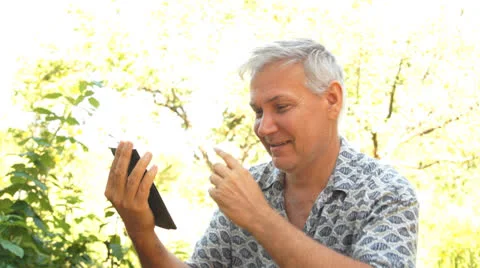Man with tablet computer Stock-Footage 25844329