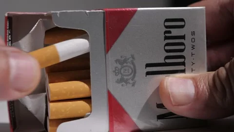 Man Takes Cirarette Out Of U.S. Cigarette box: Marlboro, Macro 스톡 동영상 220084899
