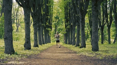 Man is taking pictures in the park Video stock 89494203