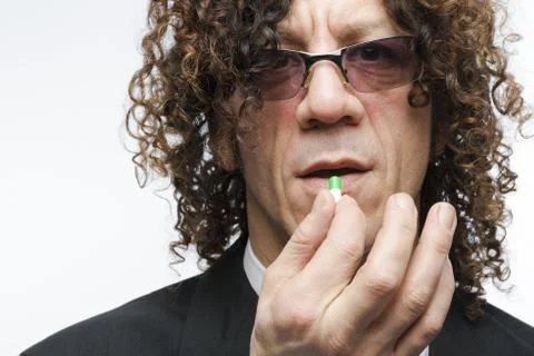Man taking pill Foto stock